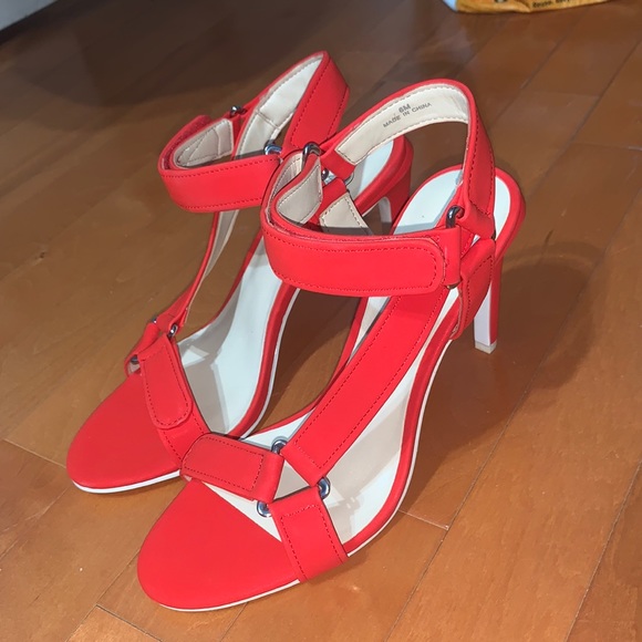 NWOT Nine West Avaya Code Red Heels Strap - Picture 1 of 4